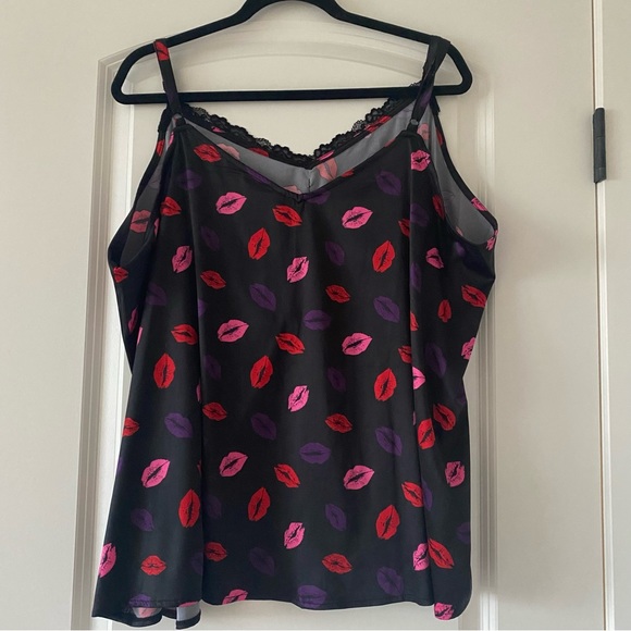 🆕Torrid Stretch Satin Lips Cami Tank - Picture 6 of 6